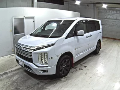 Mitsubishi DELICA D5