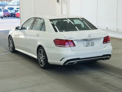 Mercedes-Benz E CLASS  с аукциона в Японии