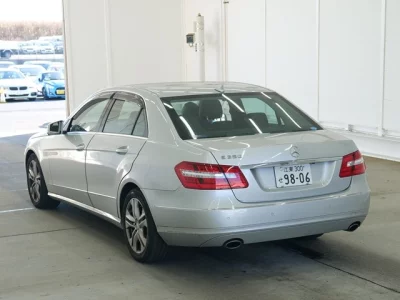 Mercedes-Benz E CLASS  с аукциона в Японии