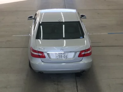 Mercedes-Benz E CLASS  с аукциона в Японии