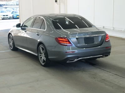Mercedes-Benz E CLASS  с аукциона в Японии