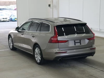 Volvo V60  с аукциона в Японии