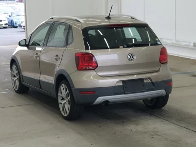 Volkswagen CROSS POLO  с аукциона в Японии