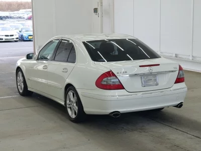 Mercedes-Benz E CLASS  с аукциона в Японии