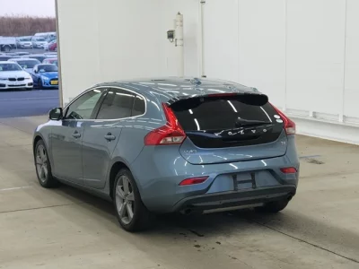 Volvo V40  с аукциона в Японии