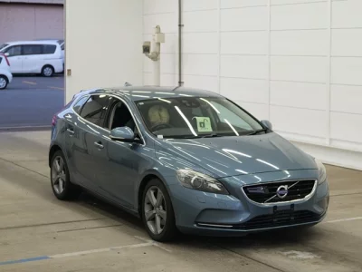 Volvo V40  с аукциона в Японии