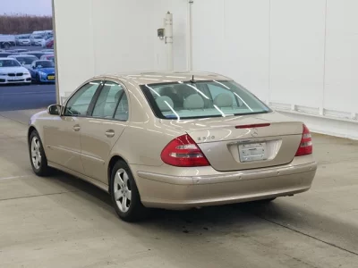 Mercedes-Benz E CLASS  с аукциона в Японии