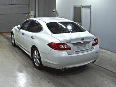 Nissan FUGA  с аукциона в Японии