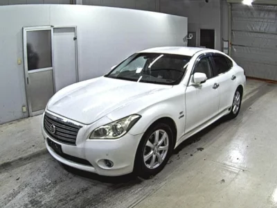 Nissan FUGA  с аукциона в Японии