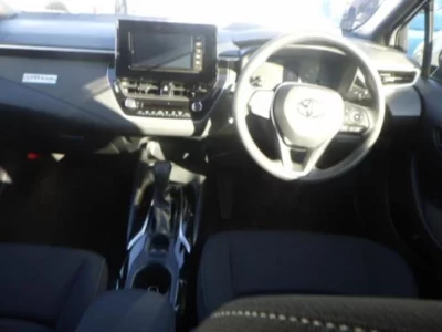 Toyota COROLLA SPORT  с аукциона в Японии