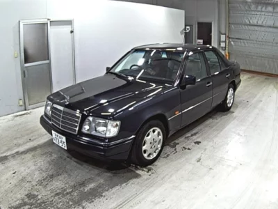 Mercedes-Benz E CLASS  с аукциона в Японии