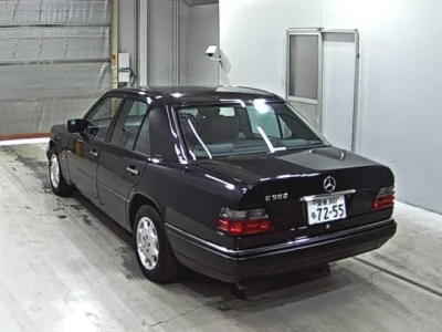 Mercedes-Benz E CLASS  с аукциона в Японии