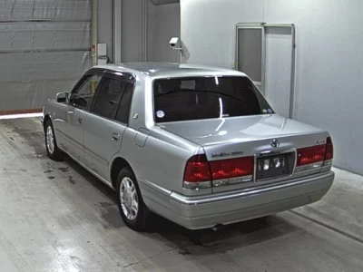 Toyota CROWN  с аукциона в Японии