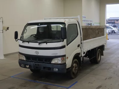 Toyota DYNA  с аукциона в Японии