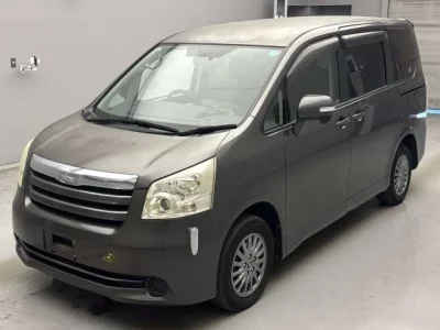 Toyota NOAH  с аукциона в Японии