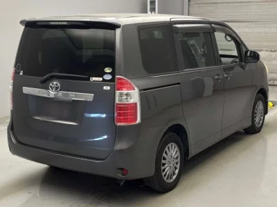 Toyota NOAH  с аукциона в Японии