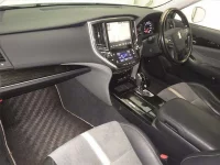 Toyota CROWN лот № 8046 оценка R  с аукциона в Японии 3