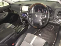 Toyota CROWN лот № 8046 оценка R  с аукциона в Японии 2