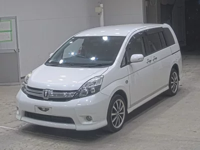 Toyota ISIS  с аукциона в Японии