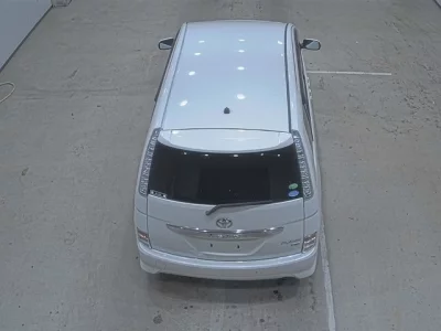 Toyota ISIS  с аукциона в Японии