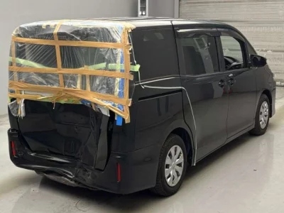 Toyota VOXY  с аукциона в Японии