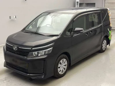 Toyota VOXY  с аукциона в Японии