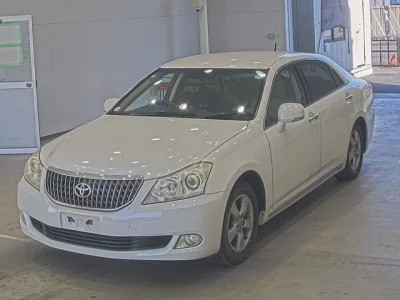 Toyota CROWN  с аукциона в Японии
