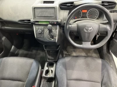 Toyota WISH  с аукциона в Японии