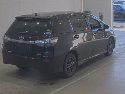 Toyota WISH  с аукциона в Японии