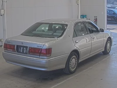 Toyota CROWN  с аукциона в Японии