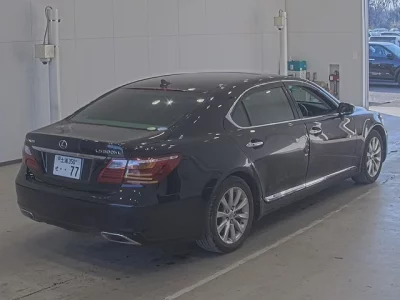 Lexus LS  с аукциона в Японии