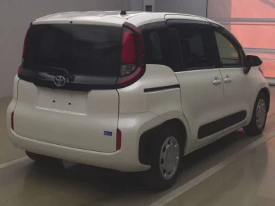 Toyota SIENTA  с аукциона в Японии