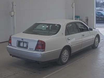 Toyota CROWN  с аукциона в Японии