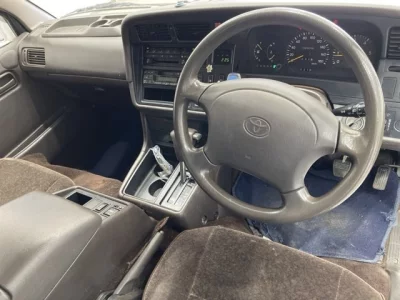 Toyota HIACE  с аукциона в Японии