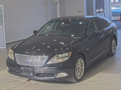 Lexus LS  с аукциона в Японии