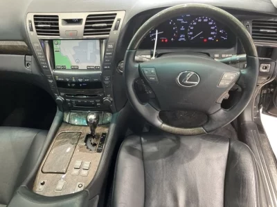 Lexus LS  с аукциона в Японии