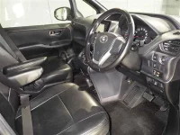 Toyota VOXY лот № 3009 оценка R  с аукциона в Японии 2