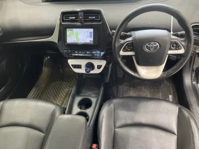 Toyota PRIUS  с аукциона в Японии