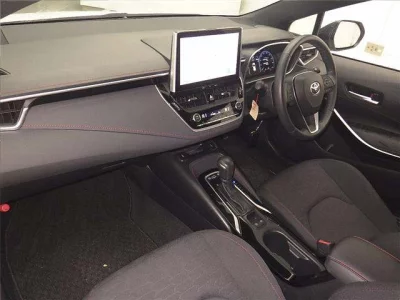Toyota COROLLA SPORT  с аукциона в Японии