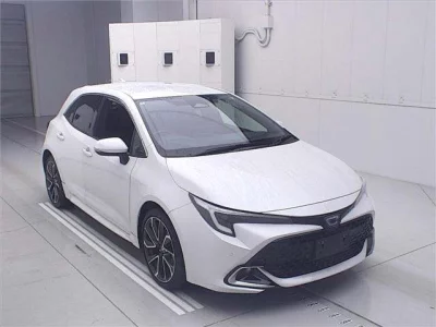 Toyota COROLLA SPORT  с аукциона в Японии