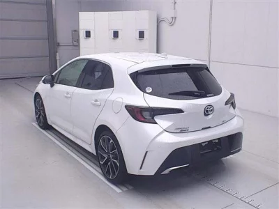 Toyota COROLLA SPORT  с аукциона в Японии