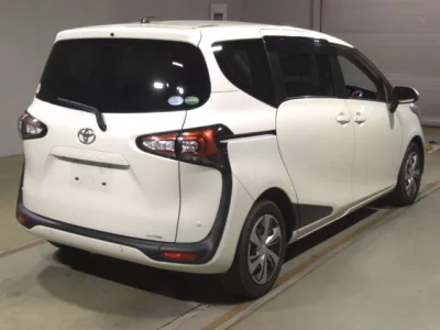 Toyota SIENTA  с аукциона в Японии