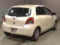 Toyota VITZ лот № 261 оценка 3.5  с аукциона в Японии 1