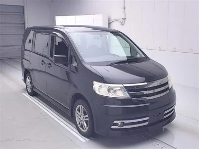 Nissan SERENA  с аукциона в Японии
