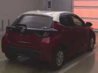 Toyota YARIS лот № 70067 оценка RA  с аукциона в Японии 1