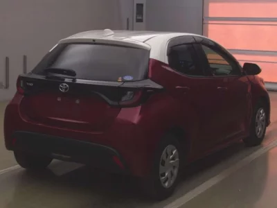 Toyota YARIS  с аукциона в Японии