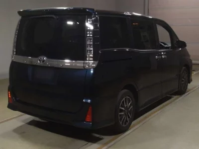 Toyota VOXY  с аукциона в Японии