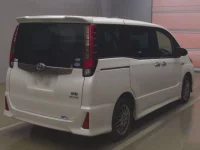 Toyota NOAH лот № 70073 оценка 4  с аукциона в Японии 1