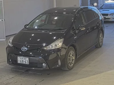 Toyota PRIUS ALPHA  с аукциона в Японии