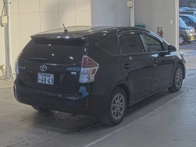 Toyota PRIUS ALPHA  с аукциона в Японии